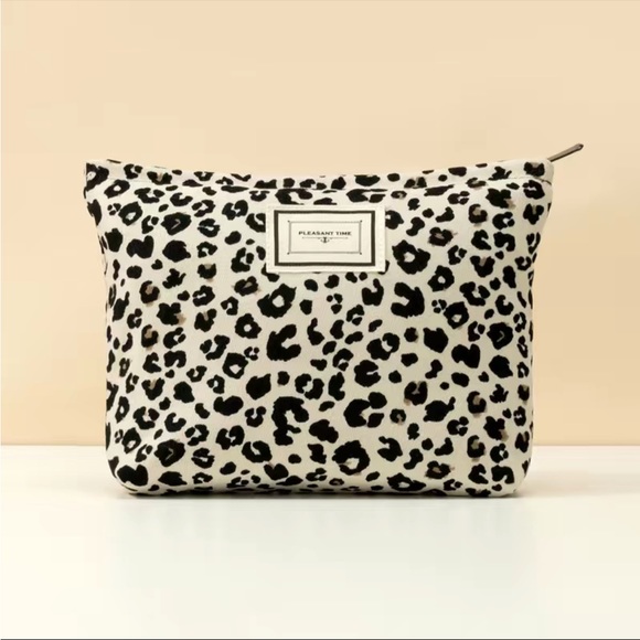 SNOW LEOPARD Print Large Makeup Bag (Brand New!) 🐾✨ - Picture 8 of 9